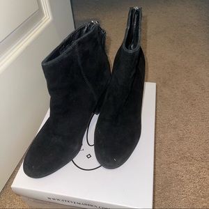 STEVE MADDEN - BLACK SUEDE BOOTIES - SIZE 8